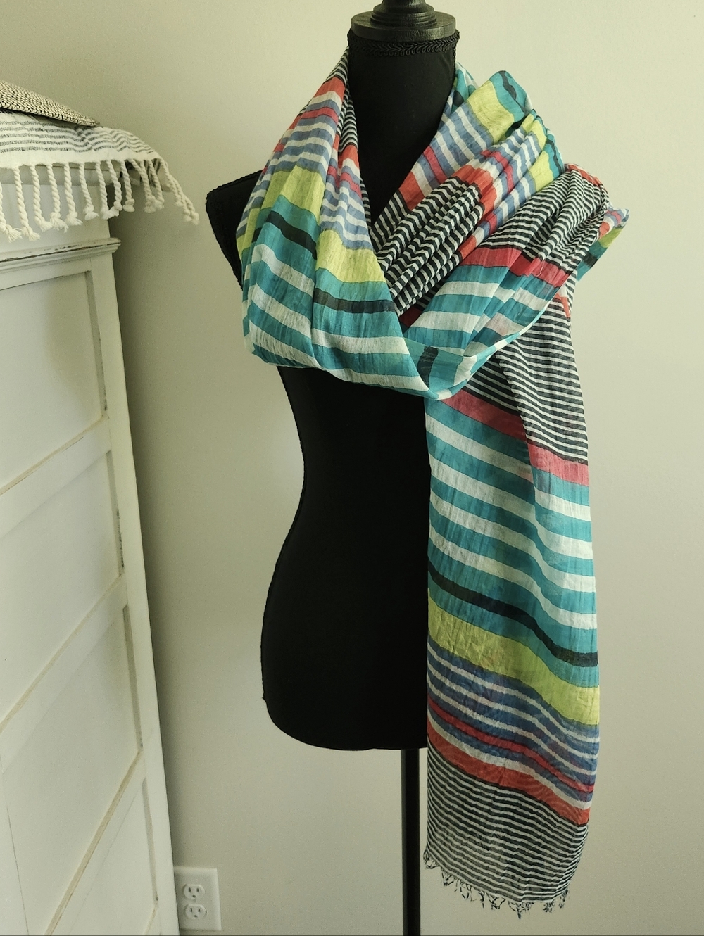 BEAUTIFUL LIGHTWEIGHT MULTI-COLOR STRIPED BLANKET SCARF